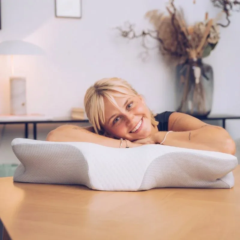 Client avec son oreiller CerviRest